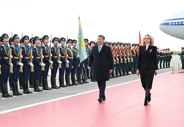 习近平抵达莫斯科对俄罗斯进行国事访问并出席纪念苏联伟大卫国战争胜利80周…