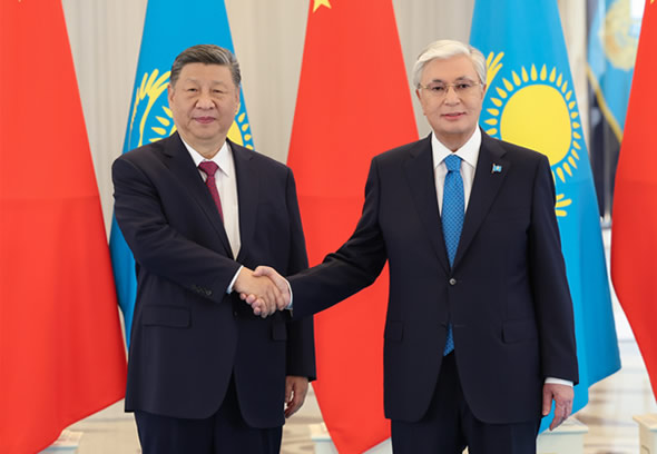 习近平同哈萨克斯坦总统托卡耶夫会谈