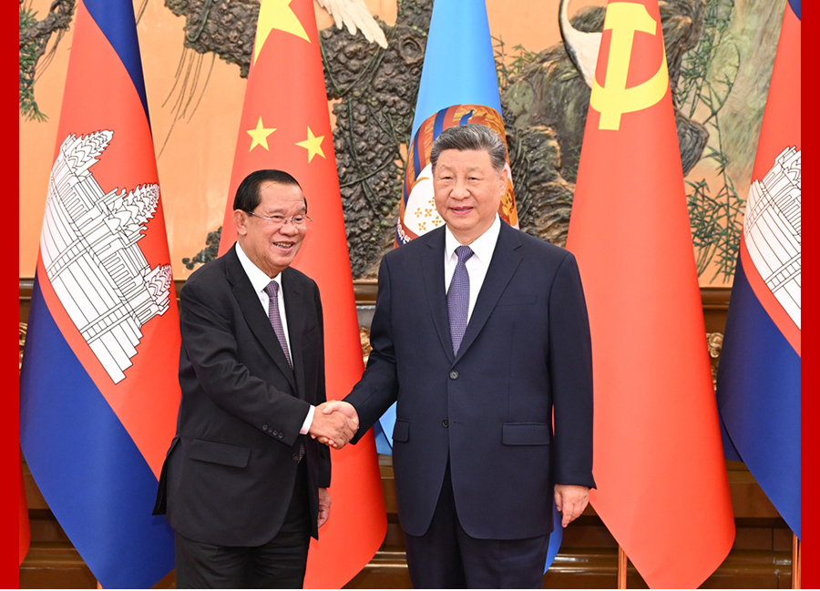 习近平会见柬埔寨人民党主席、参议院主席洪森…